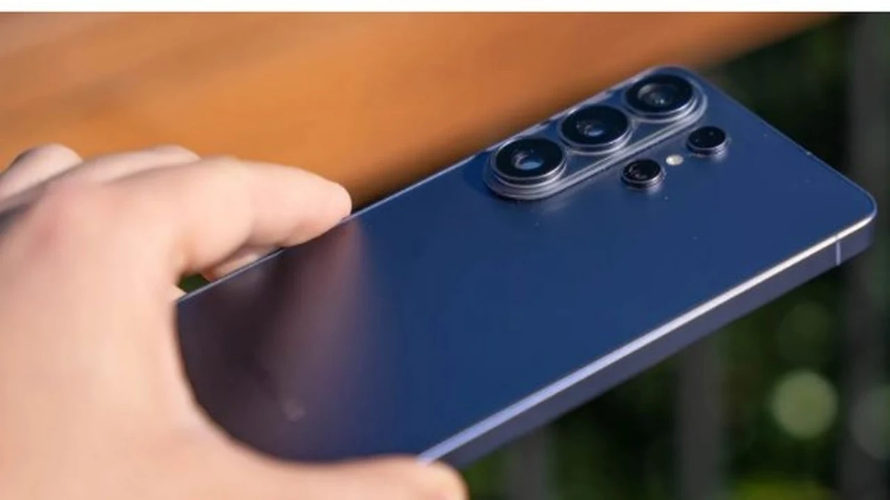 دعم تقنية AirDrop يصل قريباً إلى هواتف سامسونج سلسلة Galaxy S26 القادمة